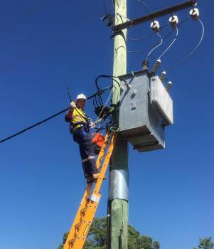 Overhead power line installation Mudgee NSW